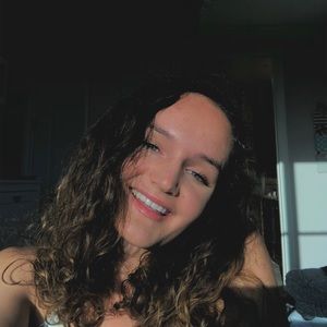 Meet your Posher, Elise